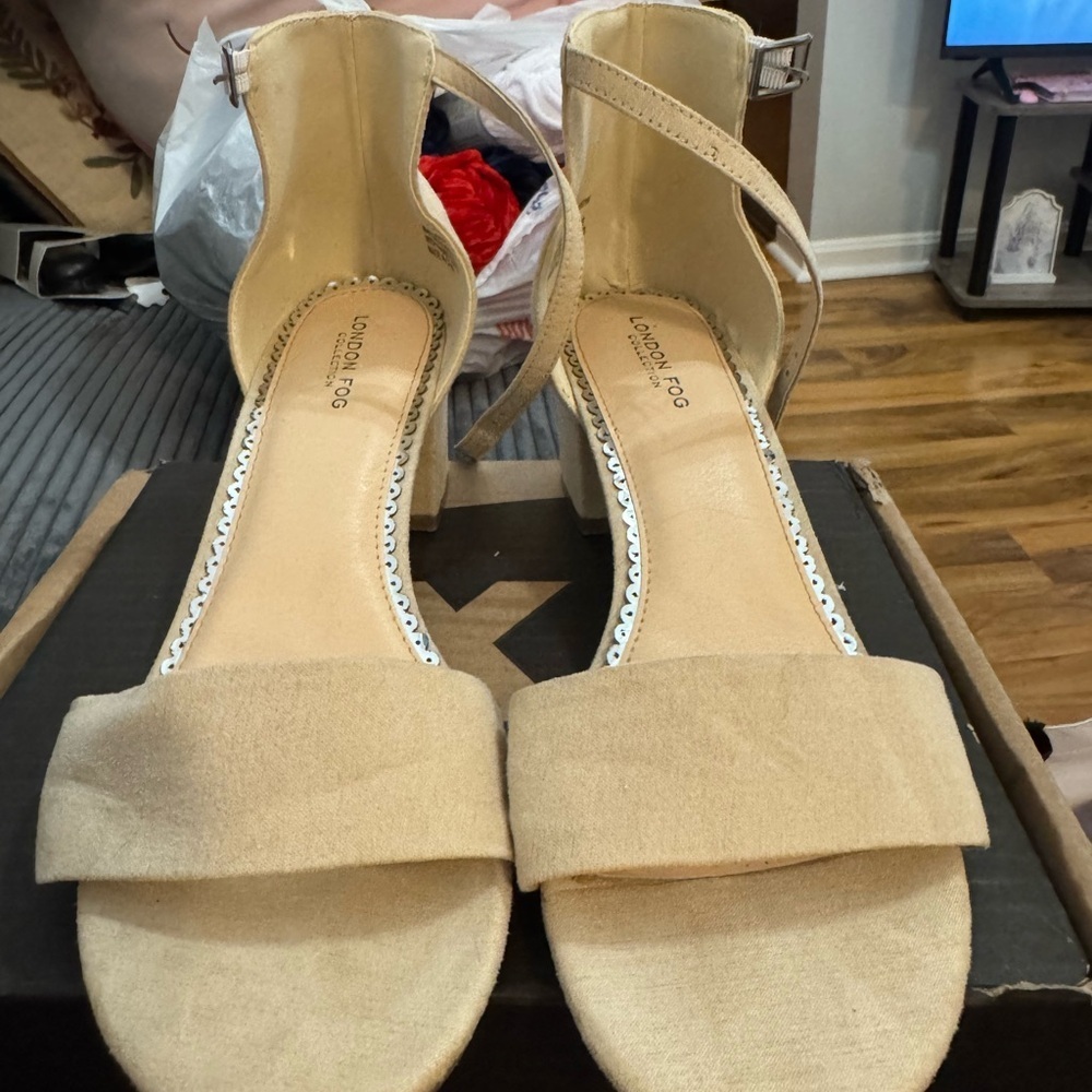 London Fog Beige Ankle Strap low chunk Heels, size 10